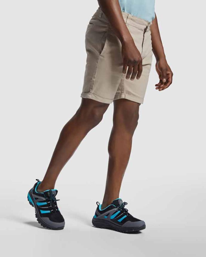 Pantalón corto tipo bermudas de algodón con lycra en tejido elástico cómodas y ligeras, con dobladillo, en Uniforma