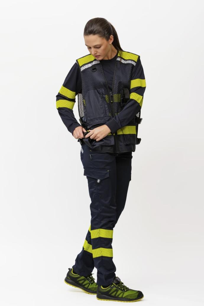 Chaleco de trabajo azul marino con tejido de rejilla y bandas de alta visibilidad amarillo flúor en Uniforma