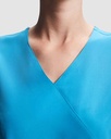 Casaca de mujer en tejido de Microfibra, con costuras invisibles, minimalistas, para evitar roces. LY9084