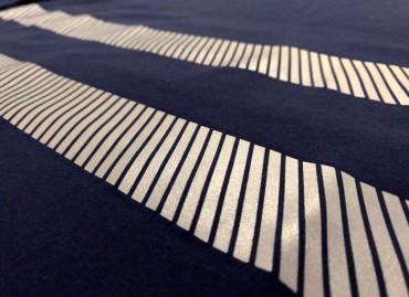 Colocar bandas reflectantes en camisetas   UN003