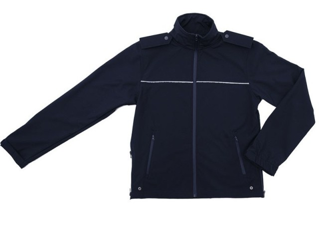 Cazadora de vigilante de color azul marino de seguridad en tejido softshell corta vientos impermeable con filo de color a contraste, cierre de cremallera central, trinchas en los hombros, personalizable con logo de empresa en uniforma